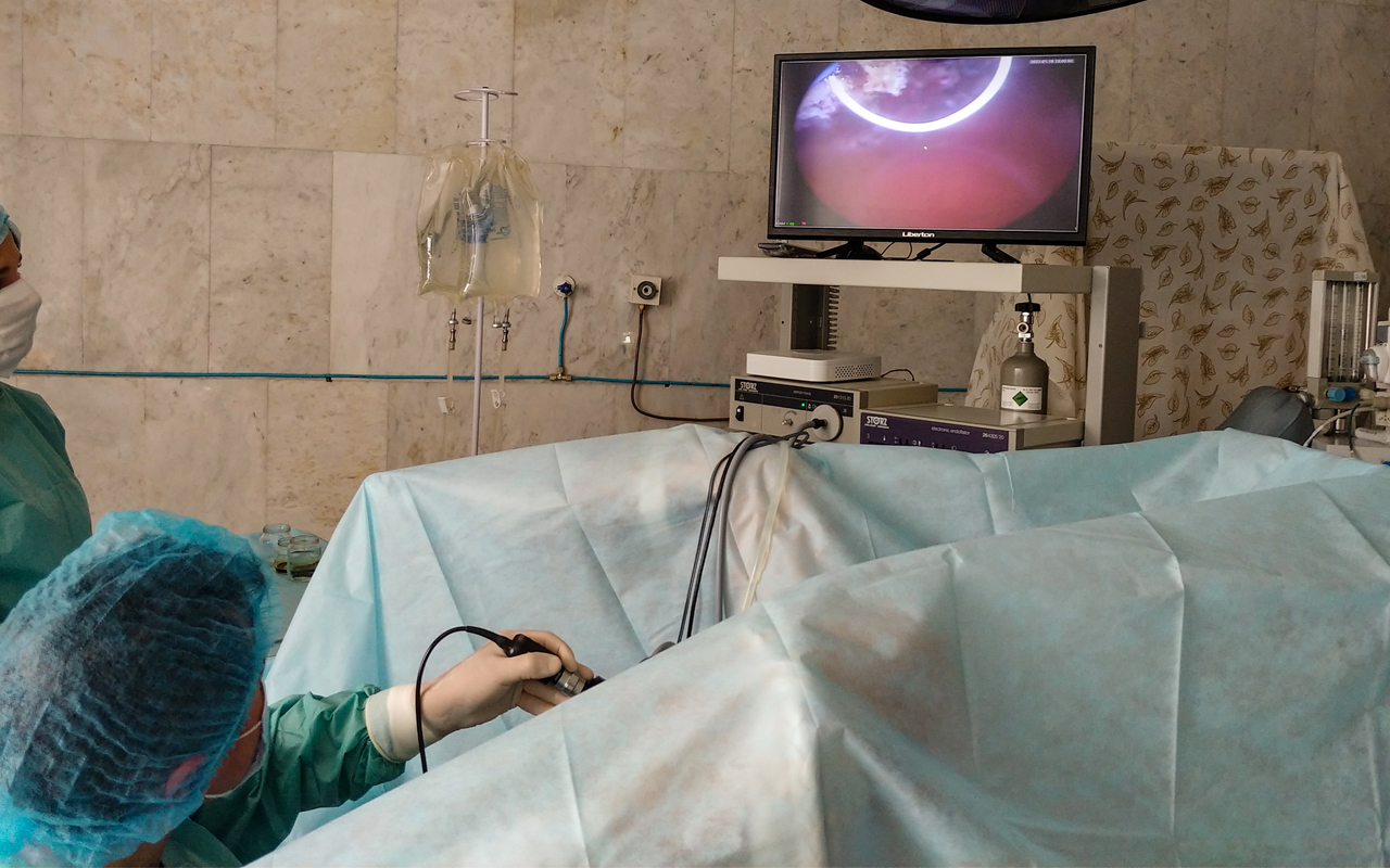 Перша трансуретральна резекці в Чернівецькій області за допомогою біполярного резектоскопа проведена в стінах нашого онкоцентру. 5
